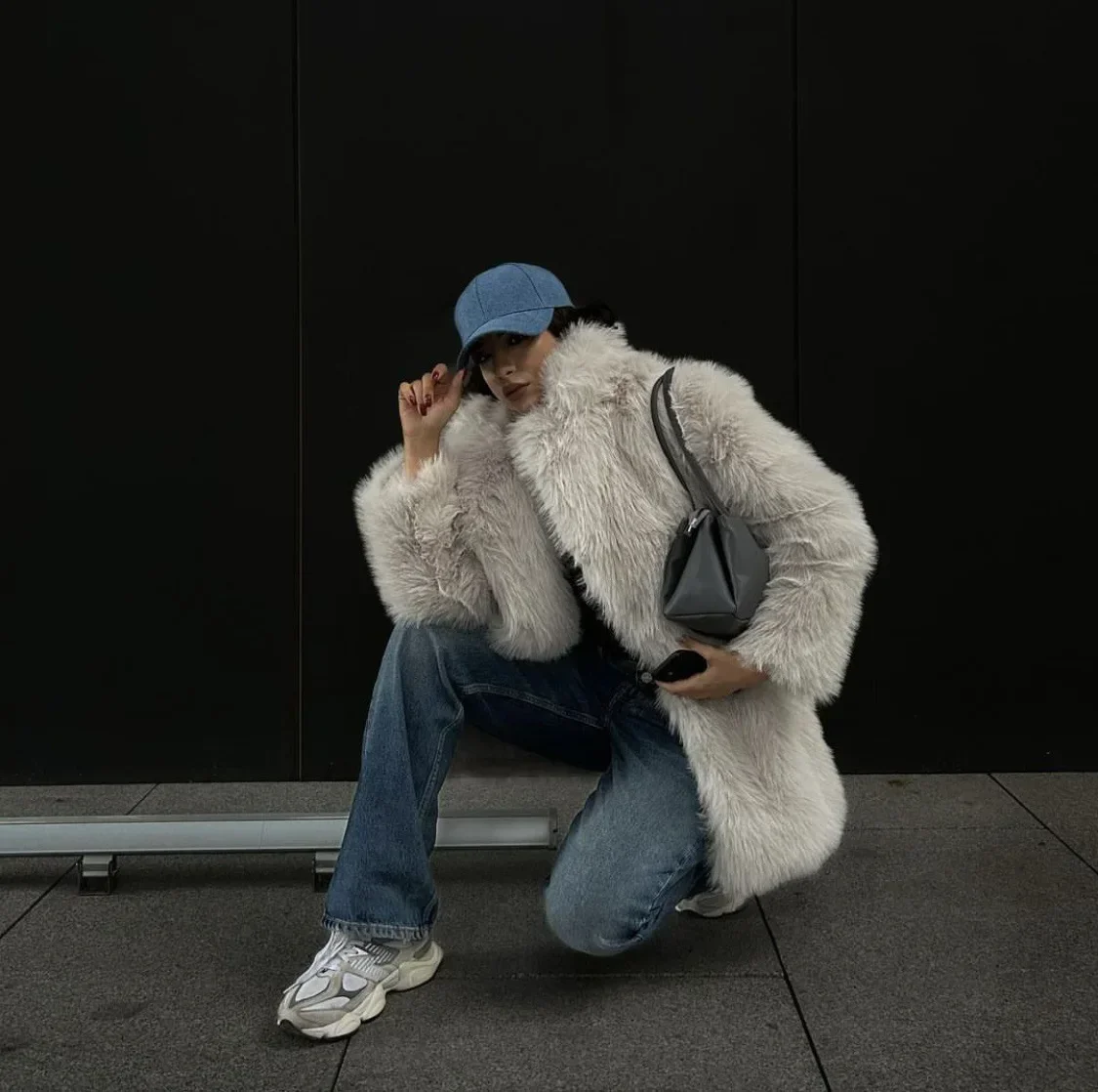 겨울용 퍼리 인조 모피 롱 코트 여성용 긴 소매 라펠 따뜻한 두꺼운 루즈 코트 신상 럭셔리 패션 여성 아우터