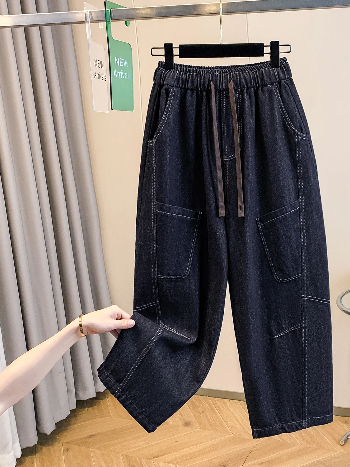 

Осенние женские джинсовые брюки-галифе 2025 года, новинка, однотонные, с эластичным поясом, больших размеров, свободного кроя, с дизайнерским акцентом, с множеством карманов, повседневные