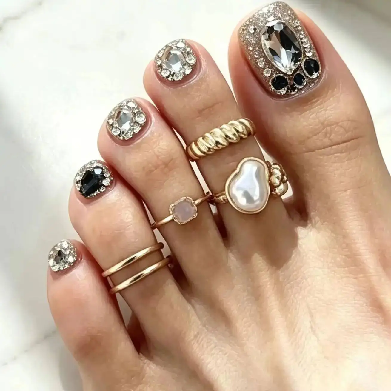 Salircon 4Pcs/Set Exquisite Toe Rings 2026 New Fashion Personalized Inlaid Acrylic Imitation Pearl Open Toe Ring Foot Jewelry