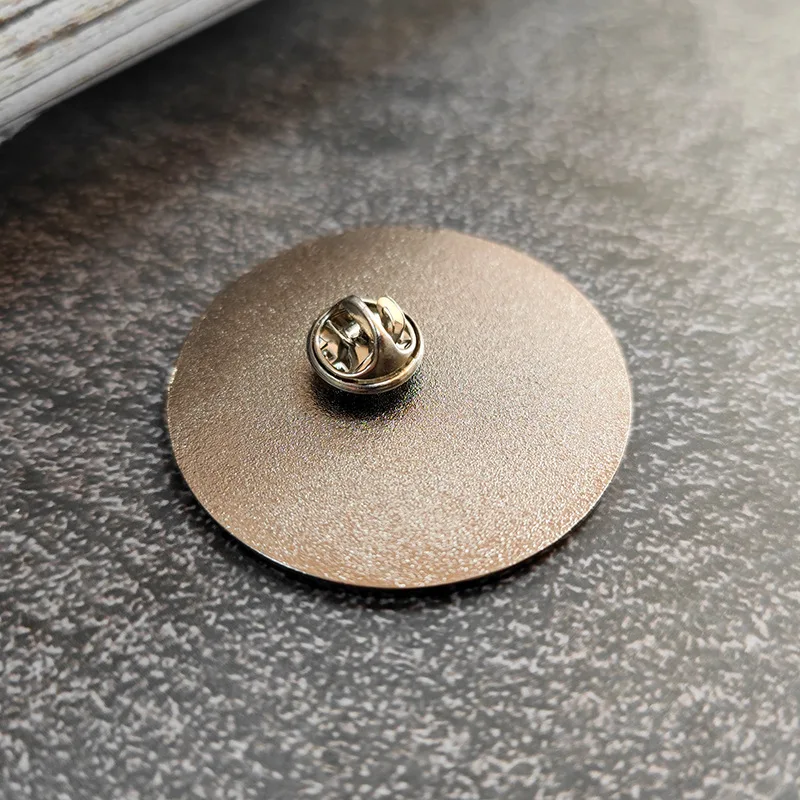 Customized. Golden Badge Customized Celebration Badge Zinc Alloy Paint Enamel Matte Silver Broo