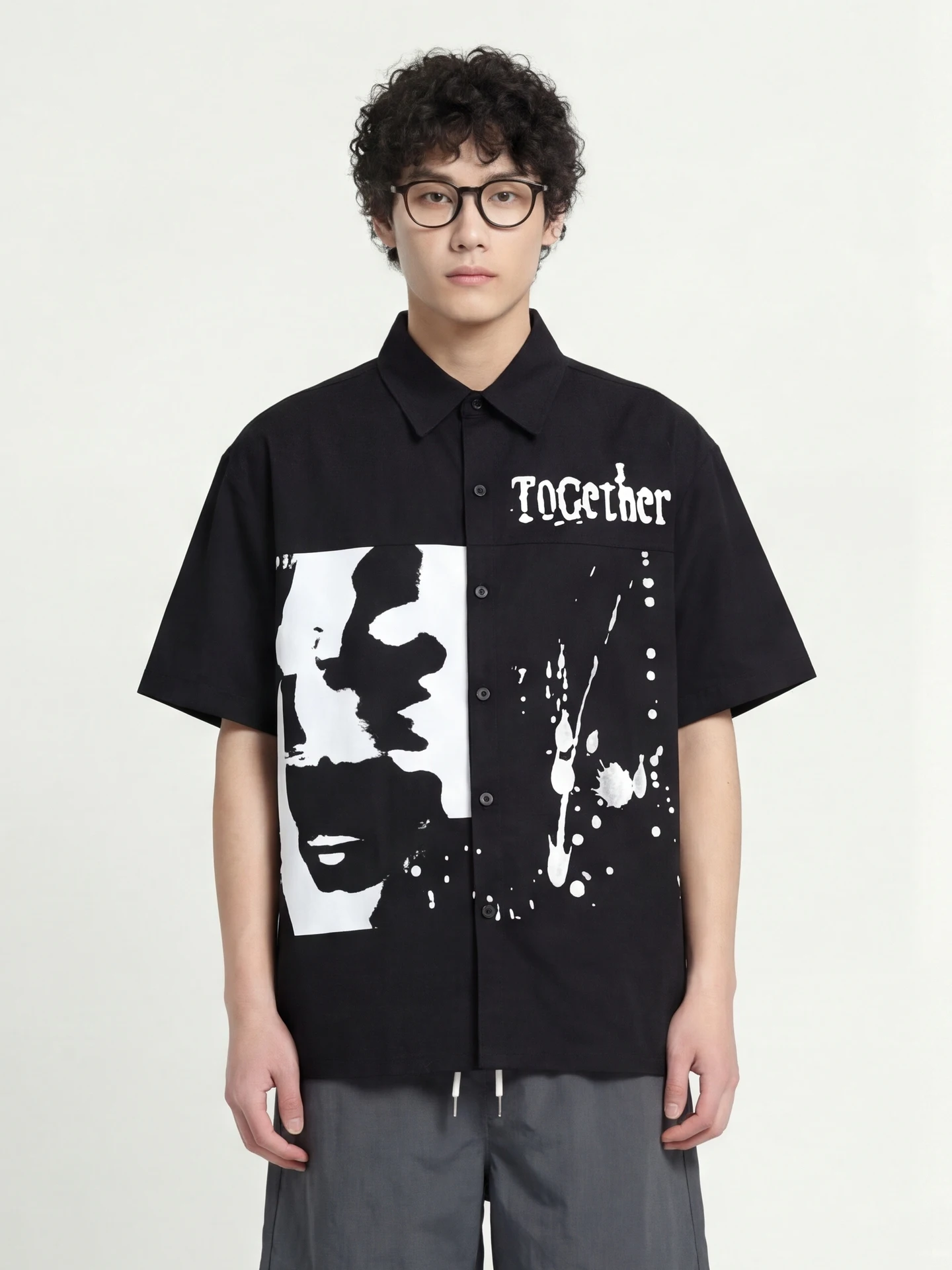 

Футболка свободного кроя с коротким рукавом и принтом в виде букв и текстуры чернильных разводов для мужчин и женщин