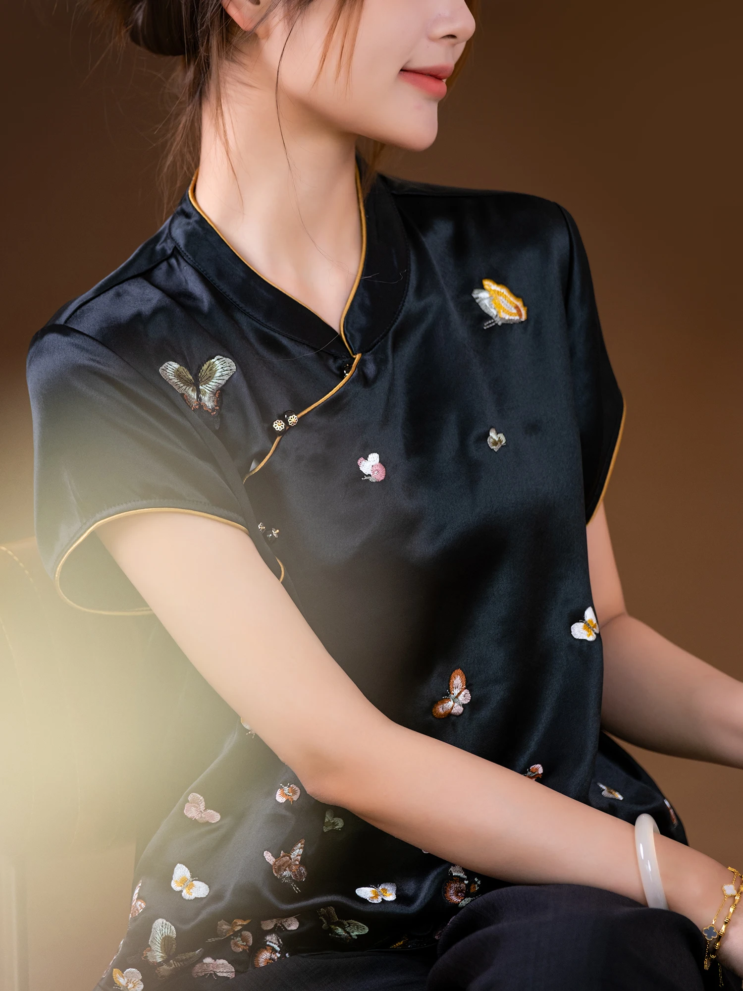 

Acetate Fiber Embroidery ort Sve T-irt Chinese Sle Loose Fit Summer Top Poetic Mountain Sea Series