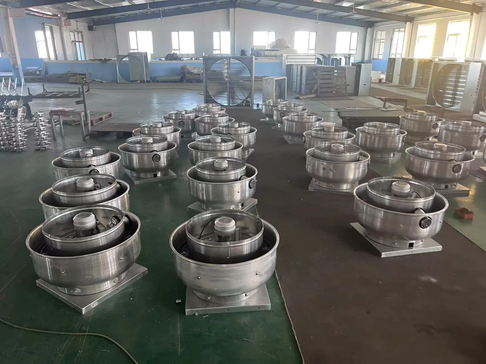 พัดลมระบายอากาศแบบใบพัดสแตนเลสสำหรับระบายอากาศบนหลังคาแบบไหลตามแนวแกน สำหรับการระบายอากาศขึ้นบนในร้านอาหาร