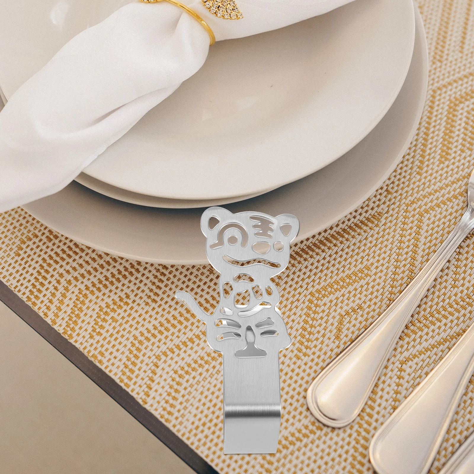 

2Pcs Tiger Tablecloth Clips Stainless Steel Clamps for Tablecloths Outdoor Picnic Dining Camping Supplies Kitchen Barware