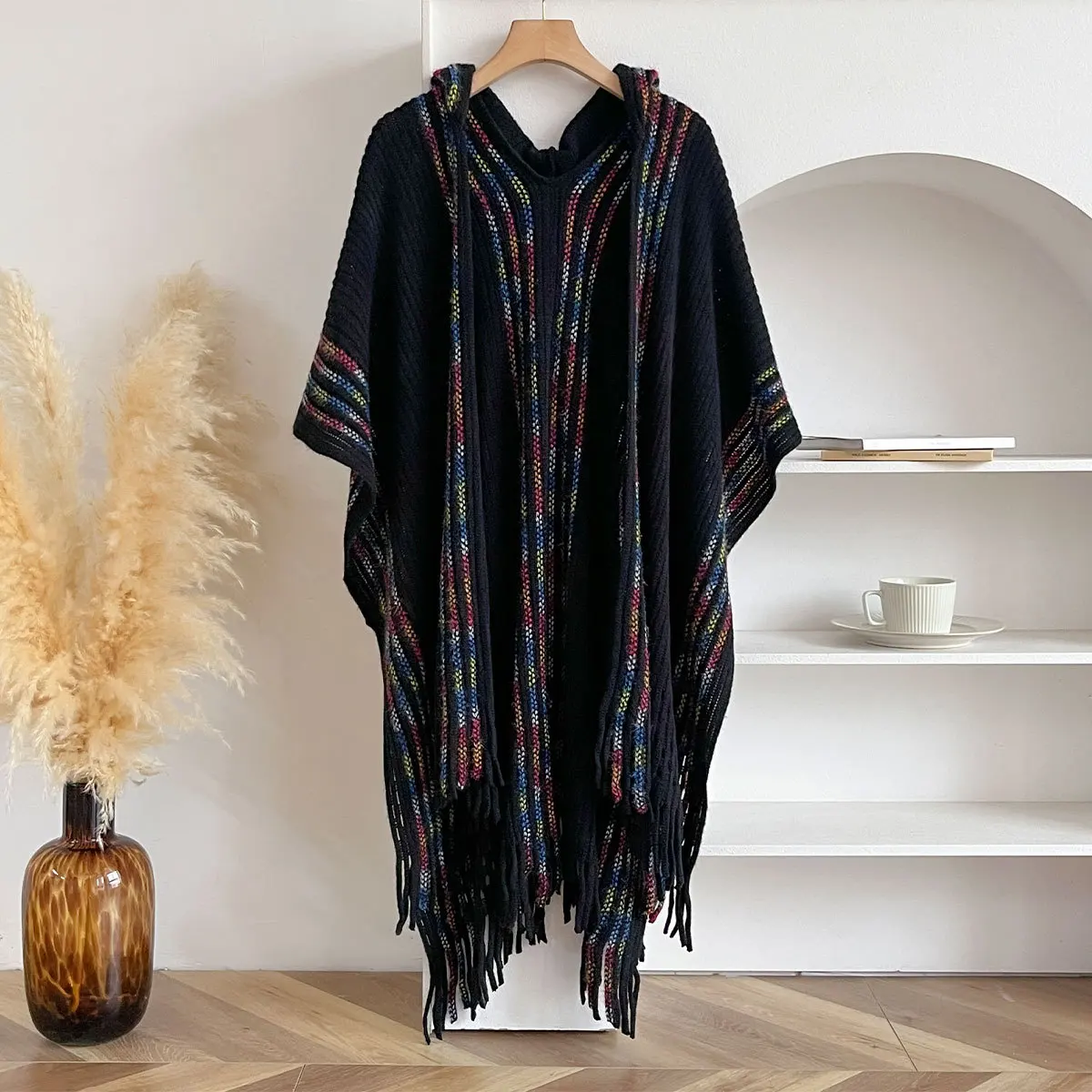 المرأة عارضة تنوعا الحدود الجاكار وشاح شال بسيط أنيق مريح للتنفس الدافئة مقنعين كيب المعطف