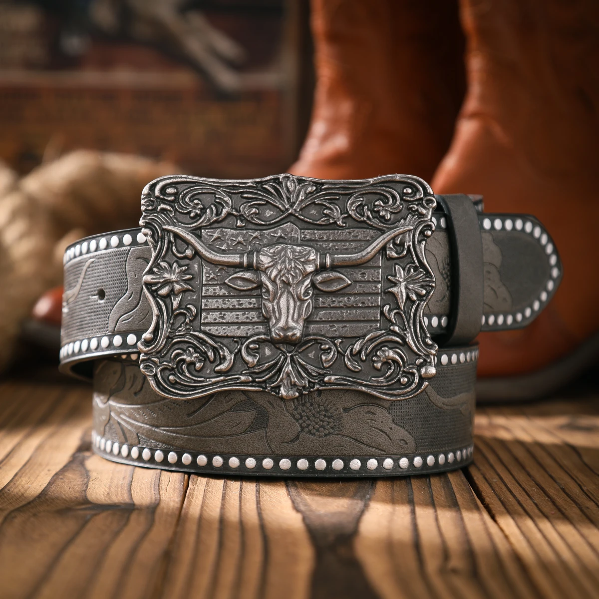 Ein lässiger und Retro-Gürtel, ein Taillenaccessoire für Kleidung im Western-Stil, Metallschnalle, PU-Gürtel, geeignet für Männer und Frauen