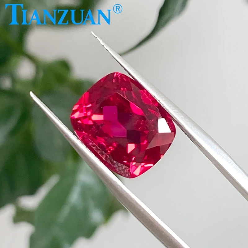 

Лабораторно выращенный рубин цвета голубиной крови, антикварная огранка «кушон», натуральная огранка с трещинами и включениями, свободный камень, сертификат AGL.