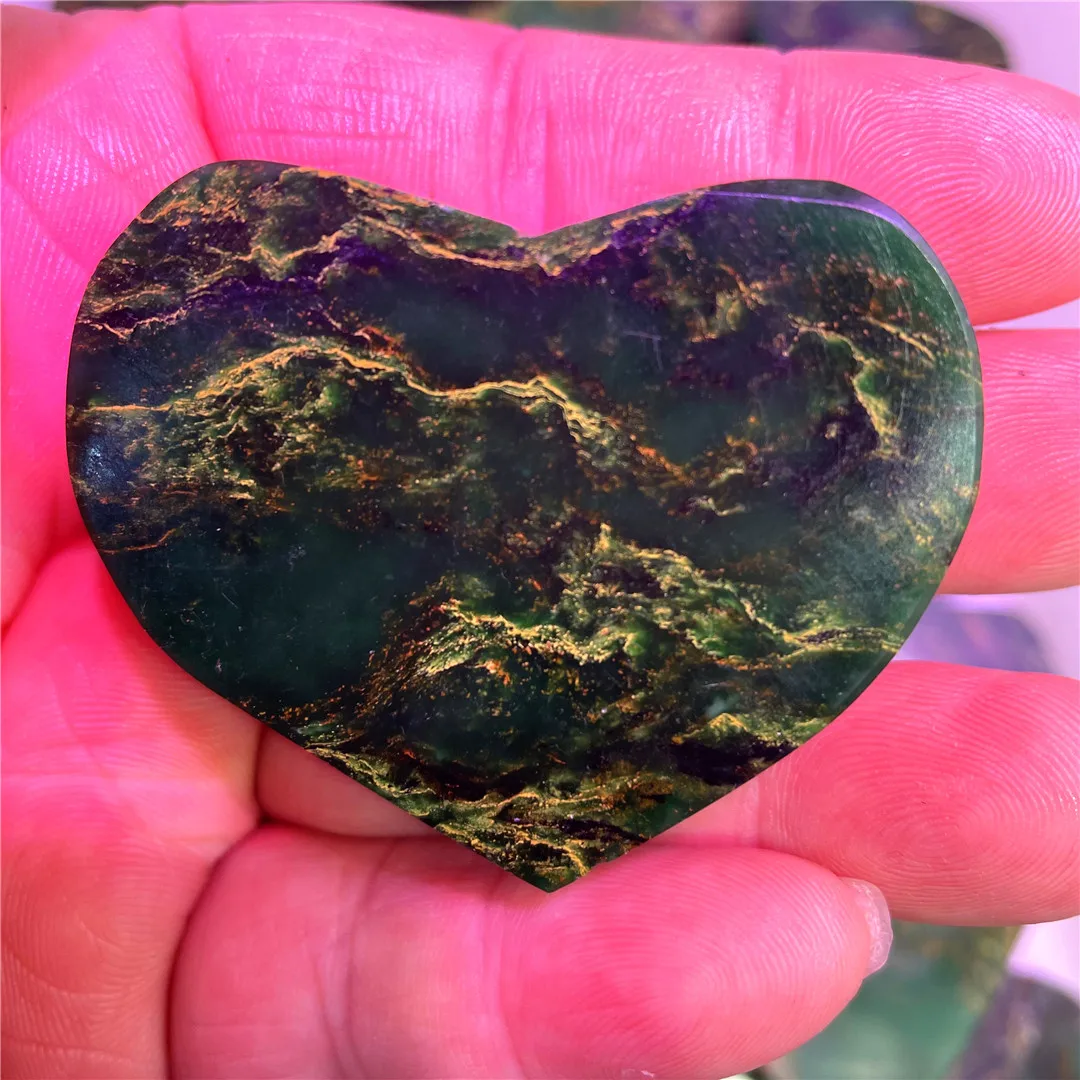 Raw Natural Stones  Emeraude Gemstones Emerald Quartz  Minerals Carving Heart Shape Crystal Reiki Spiritual Products Desk Decor