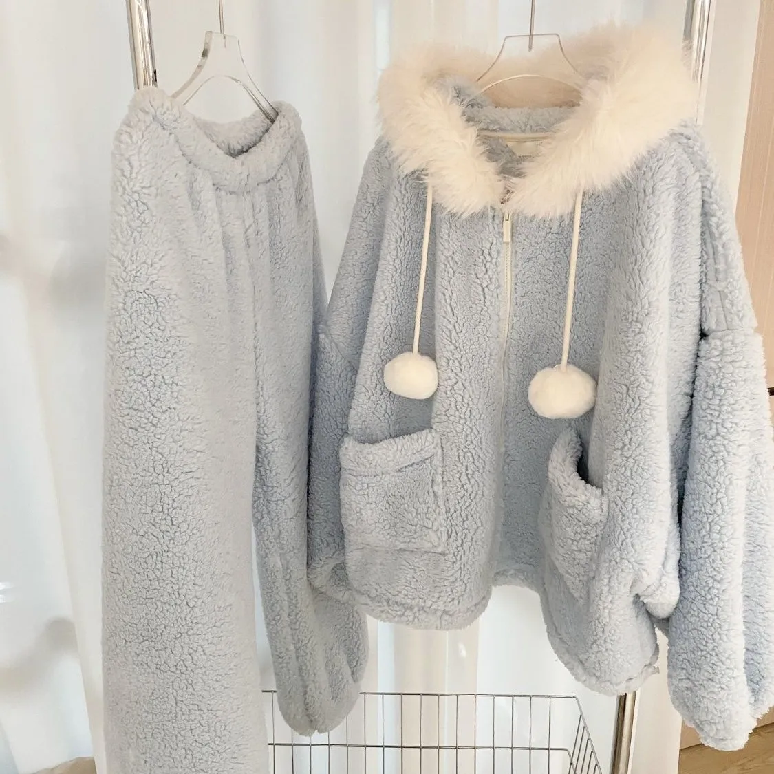 

Роскошный женский пижамный комплект с меховым капюшоном, зима 2026, толстая теплая флисовая одежда для сна, мягкая плюшевая одежда на молнии для дома, уютная домашняя одежда