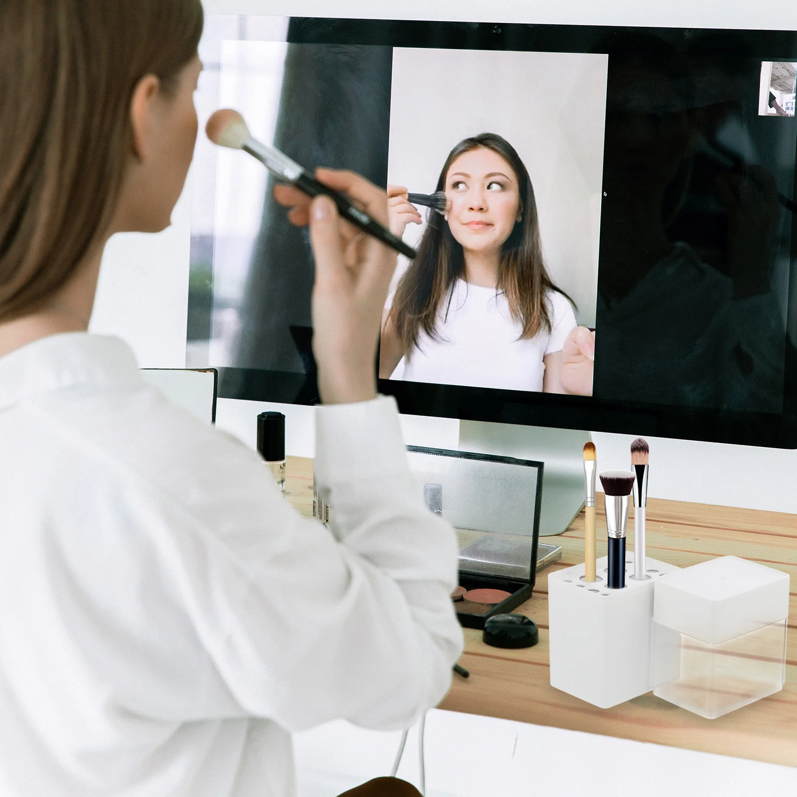 1Pcs Makeup Brush Storage Box Clear Breathable Design Easy to Carry Travel-Friendly Organizer for Long-Term Use