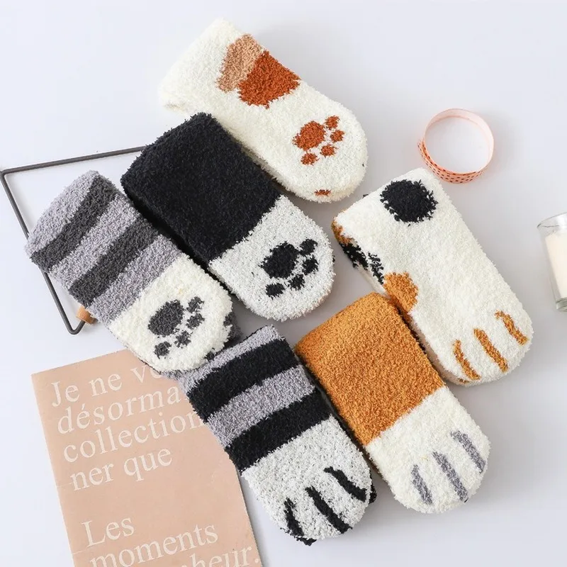 Calcetines de felpa con aislamiento grueso para mujer, medias con dibujos animados de garra de gato, terciopelo Coral, para dormir, para el suelo del hogar, Otoño e Invierno