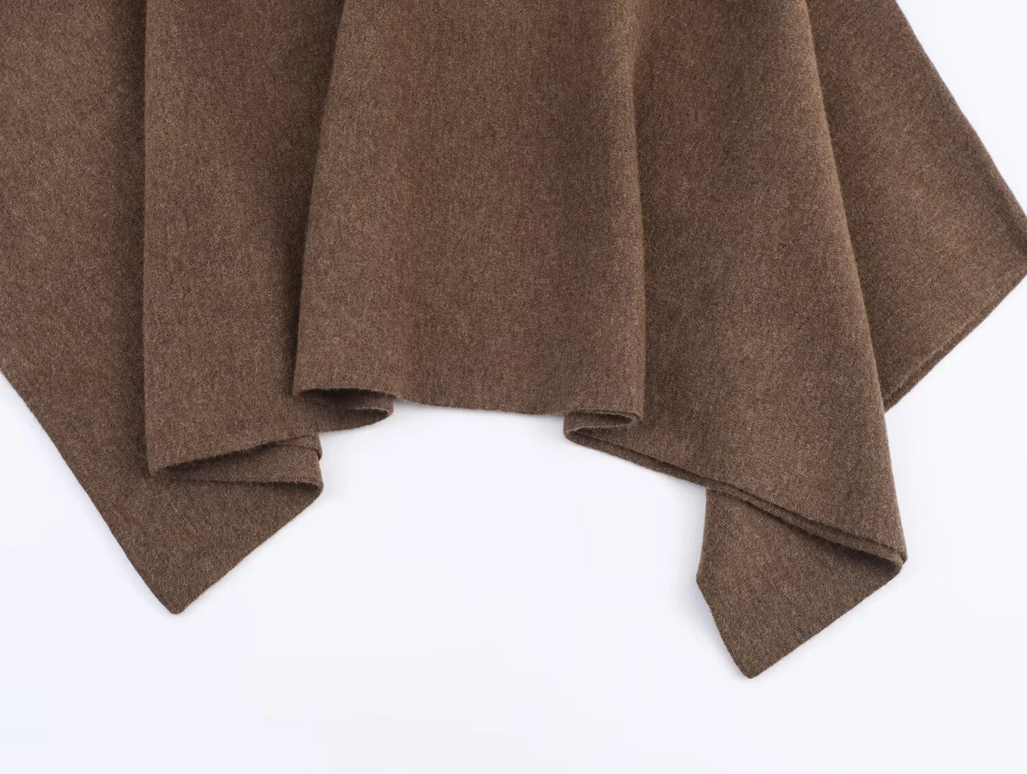 ملابس نسائية خريفية جديدة 2025 سترة كيب محبوكة غير متماثلة على الطراز الأوروبي والأمريكي