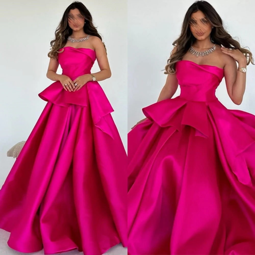 Maßgeschneidertes, trägerloses A-Linien-Abendkleid aus Satin. Anmutige Ballkleider. Exquisite bodenlange Kleider für besondere Anlässe