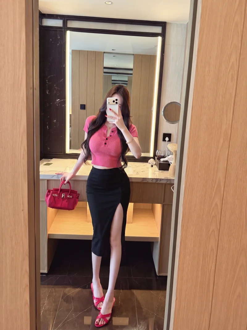 

Pink Halter Neck Short Sleeve Knitted T-Shirt And High Waist Skirt Two Piece Set for Women Summer Fashion Casual Style