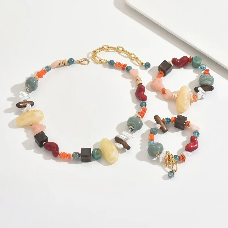 2025 Autumn Winter New Style Medieval Vintager Colored Resin Irregularity Acrylic Beaded Necklace Fashion Color Bracelet Sets