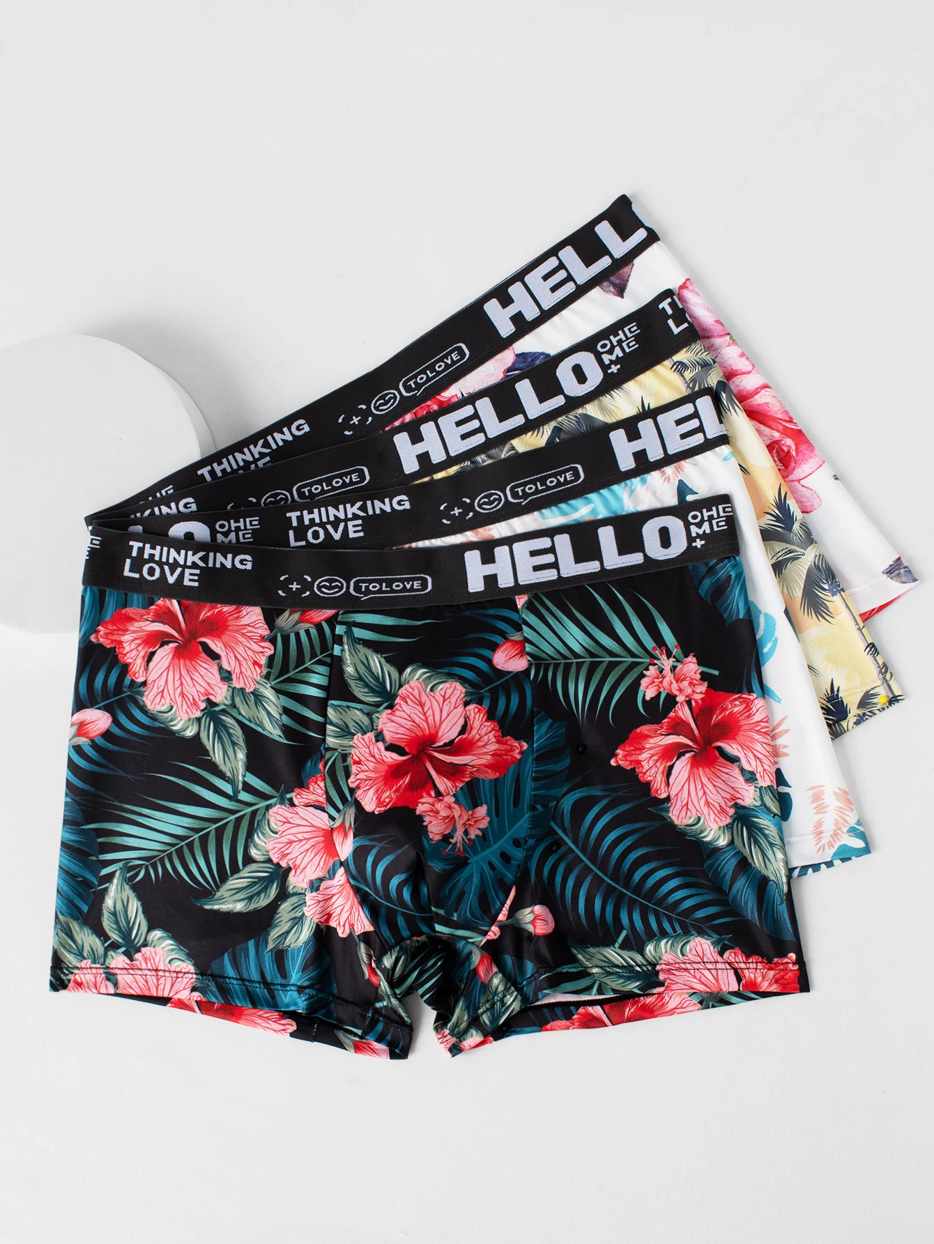 Explosion 4 pairs of men\'s underwear floral print trend of comfortable boys boxer shorts personalized non-marking pants