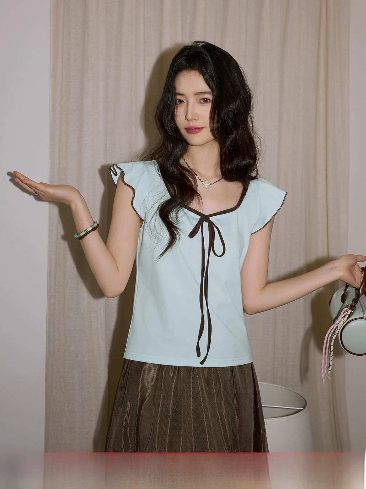 

Синяя футболка с квадратным воротником, женская облегающая футболка с коротким рукавом, модный летний новый стиль, однотонная, с длинным рукавом до плеч