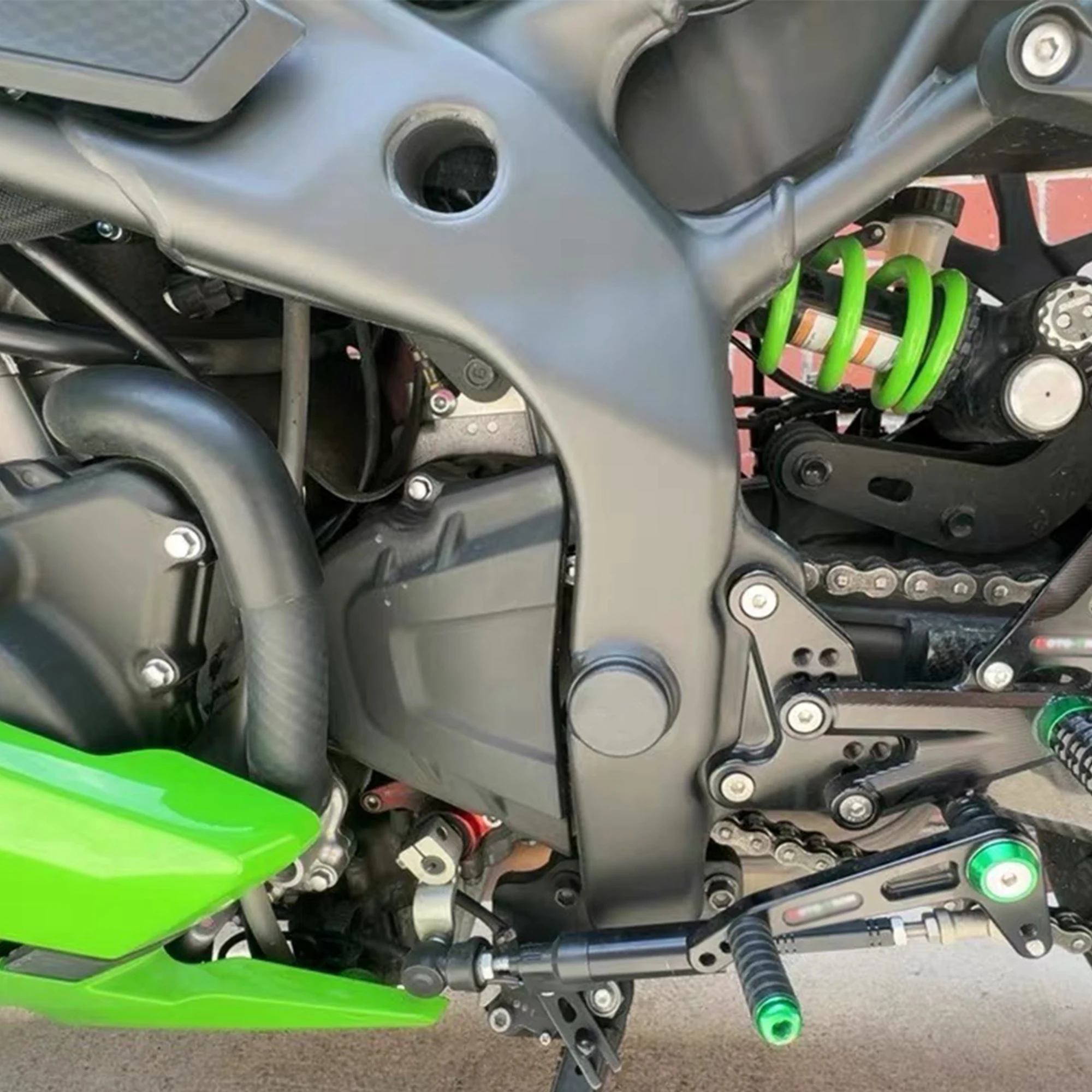Für Kawasaki ZX4R ZX4RR ZX6R ZX-4R ZX-4RR ZX-6R Moto Rahmen-Endkappen Rahmenloch-Abdeckkappen Stopfen Dekorativ ZX 4R 4RR 6R NINJA – Detail 1