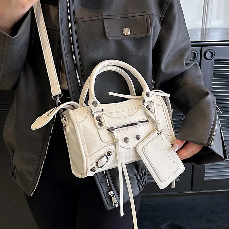 Edgy 2025, schoudertas met studs voor dames |   Unieke okseltasje |   Exclusieve crossbodytas met strass |   Biker chique handtas