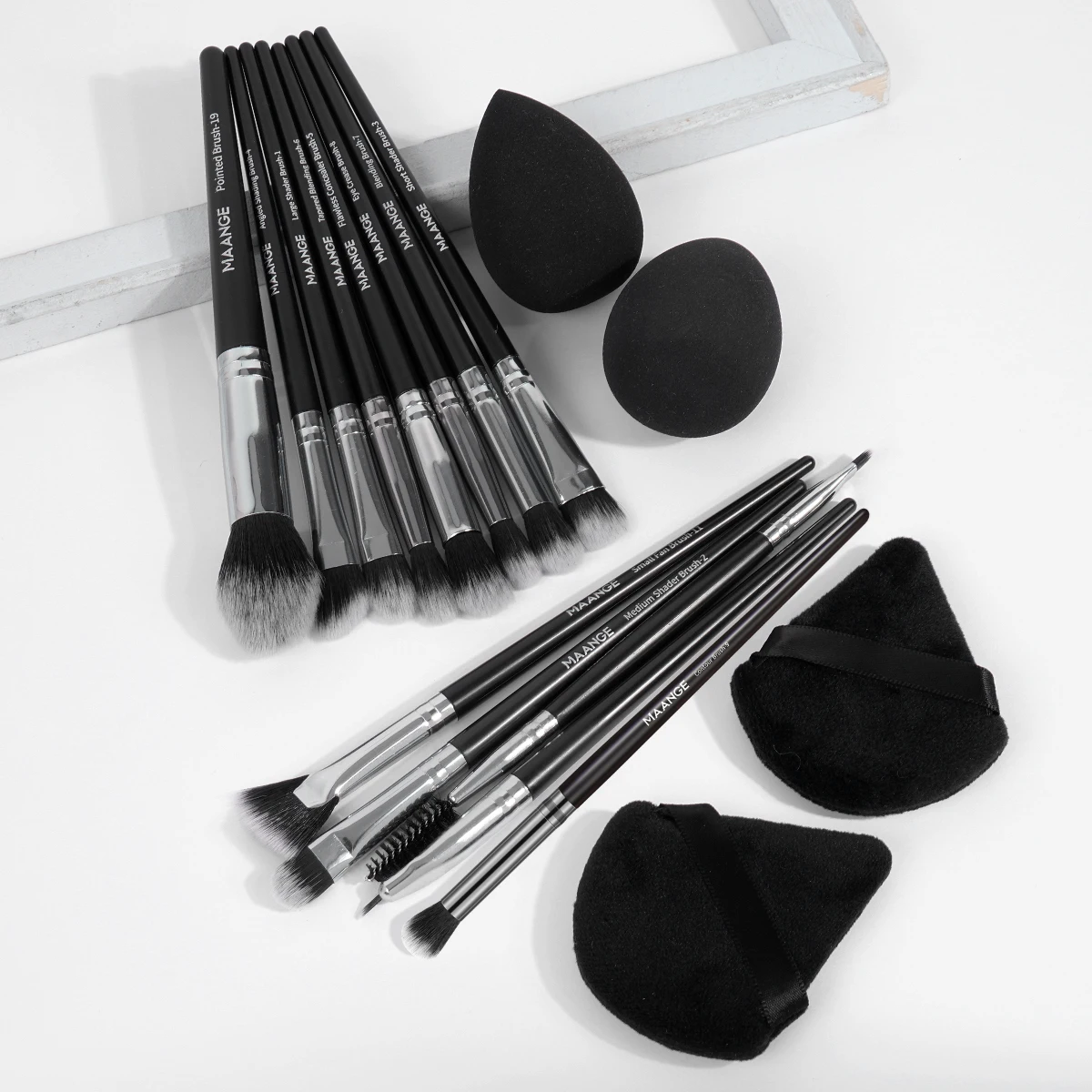 MAANGE メイクブラシセット 13本 合成カブキブラシ パウダーブレンディング アイシャドウ 化粧ブラシ 4個のメイクスポンジ付き
