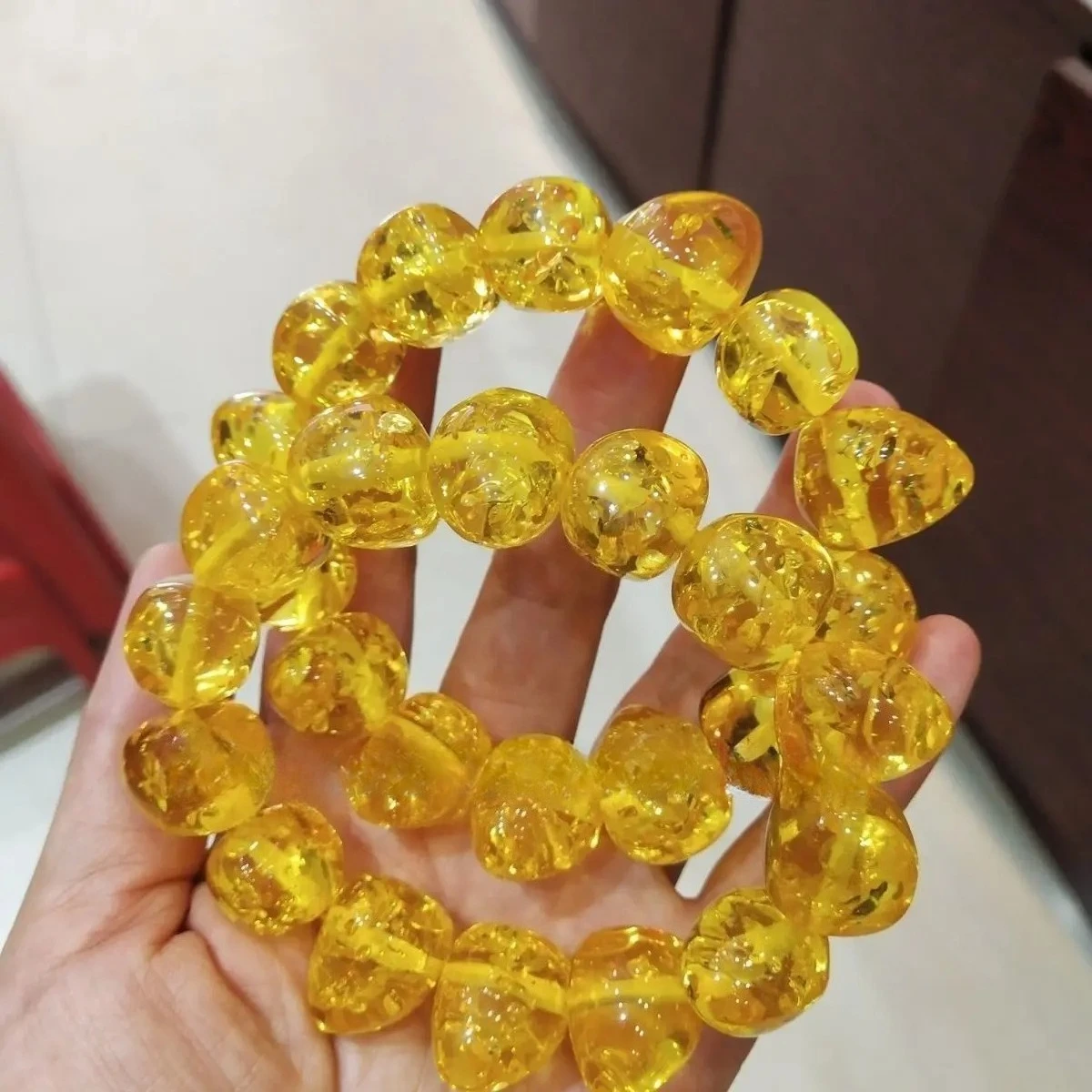 Triangular Flower Shaped Amber Natural Beeswax Amber Bracelet Fashion Elastic Bead String Male and Female Mascots Holiday Gift
