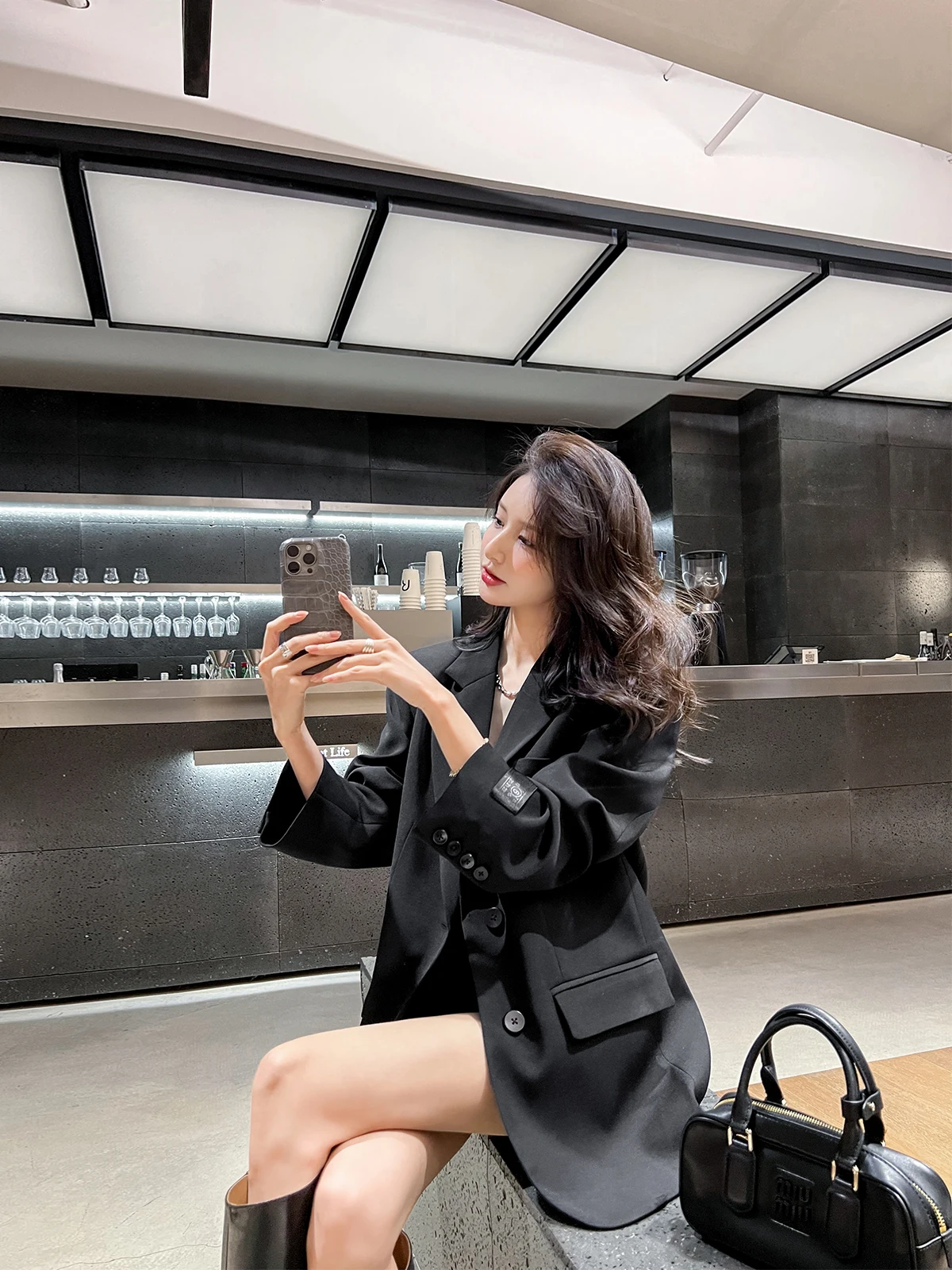 

Женский костюм Bla Wide Fit Jaet, повседневный дизайн для поездок на работу, свободный крой, весна-осень, новая корейская версия, длинный полиэстер...