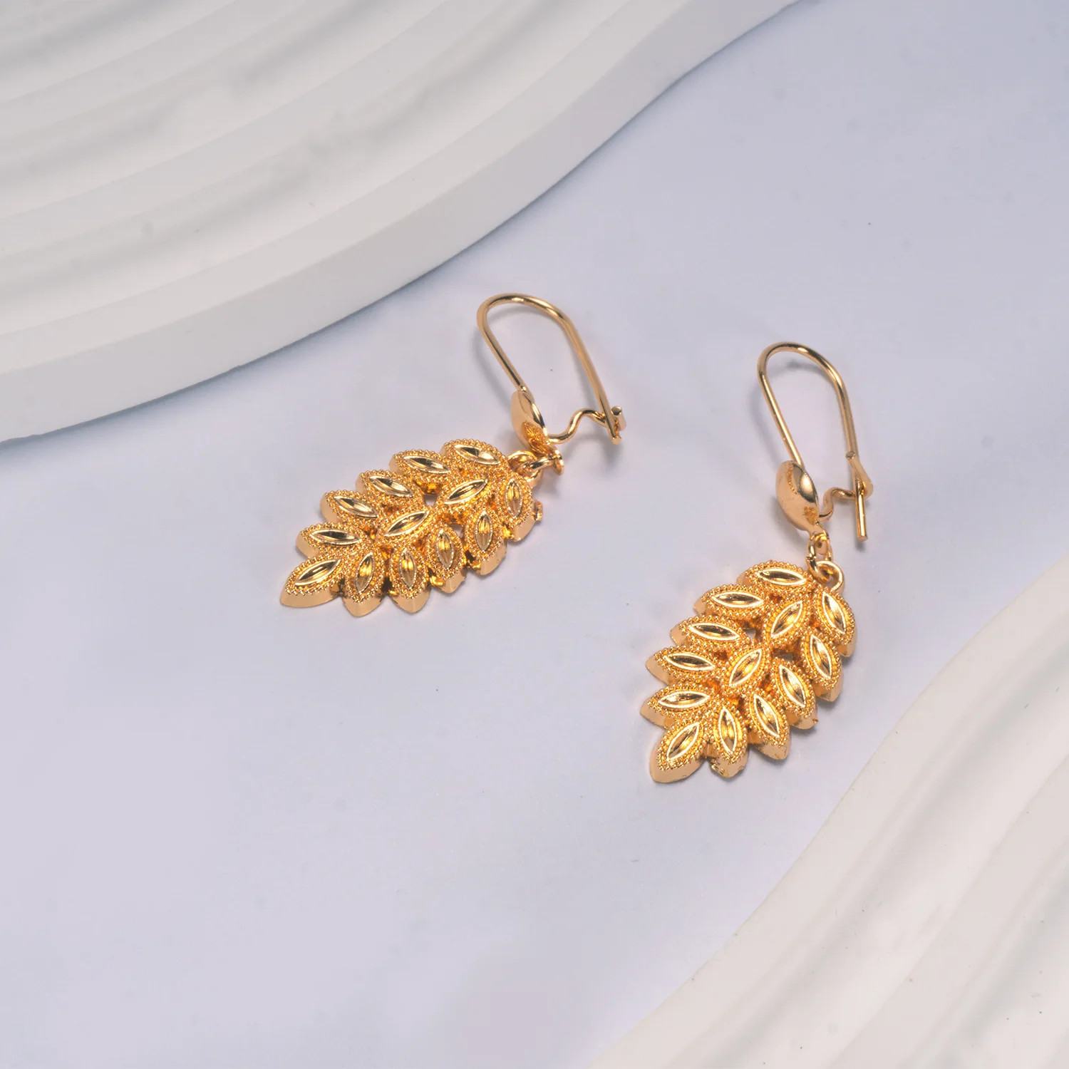 Huixing, light luxury fashion Middle East Vietnamese sand bride gold leaf flower fringed earrings copper gold-plated earrings, c