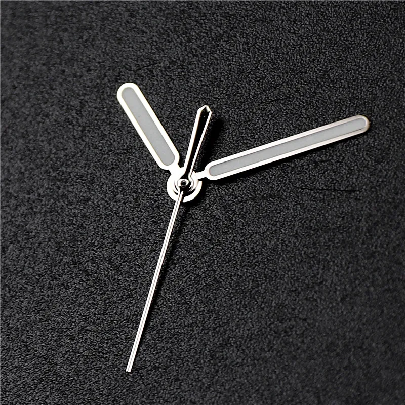 Lancette colorate argento lucido di alta qualità 12 * 12 * 8mm con BGW9 C3 Luminescenza verde brillante per l'indice dell'orologio calibro Nh35 Nh36