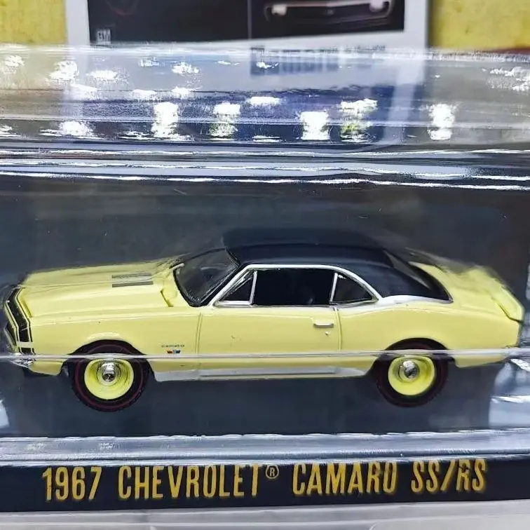 

1: 64 Retro advertising vehicle series 10-1967 Chevrolet Camaro SS/RS Advanced Car Model Collectibles