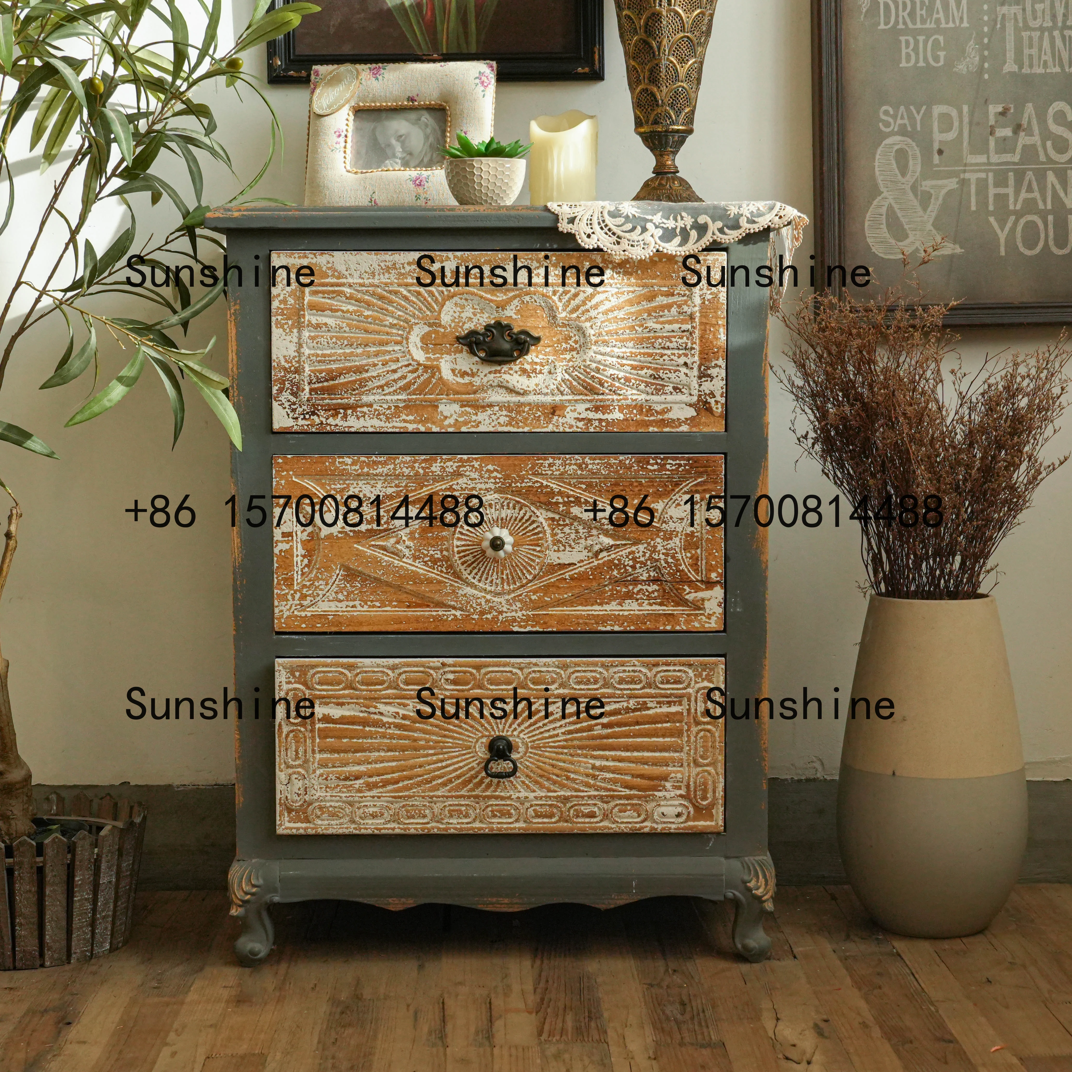 Mobile francese a tre cassetti grigio retrò inciso 61 * 35 * 82 cm