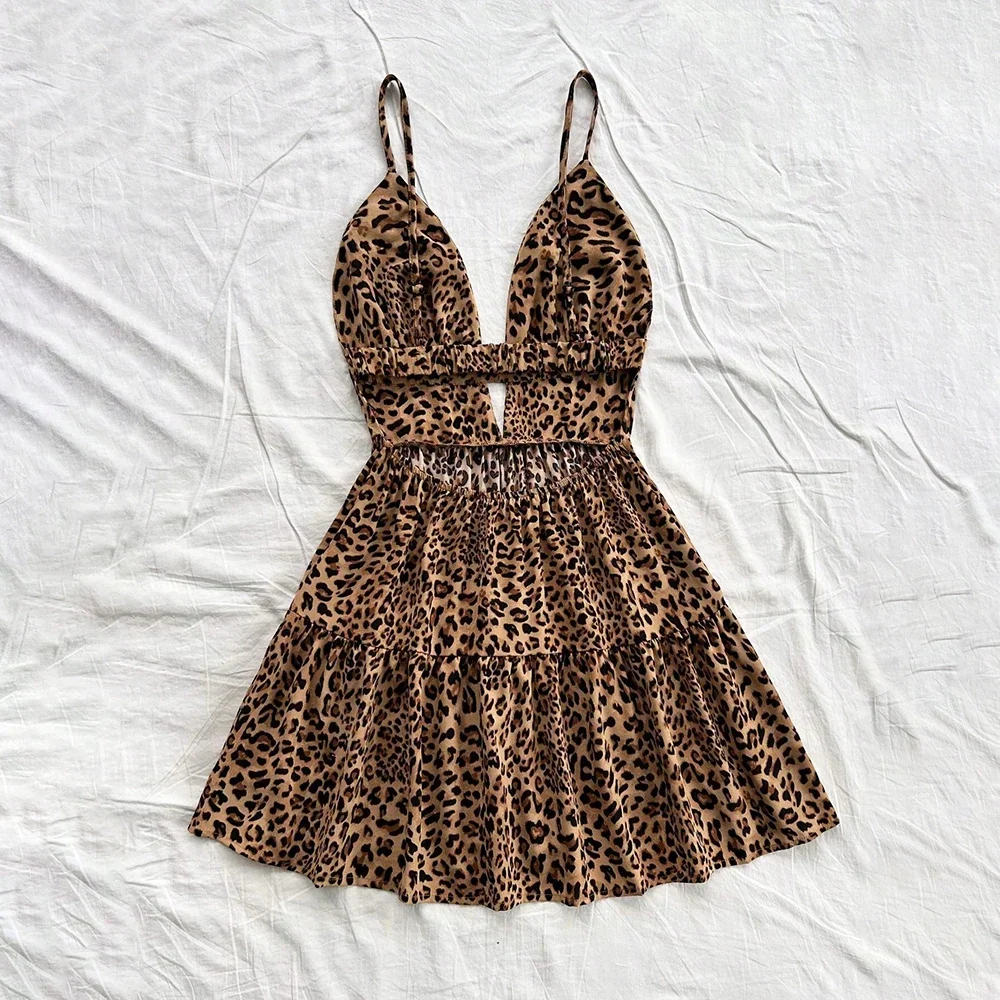 2025 ฤดูร้อนใหม่หญิงชุดเดทกระชับ Slim Leopard CUT-OUT Sweetheart คอ MINI Cami ชุดสตรี
