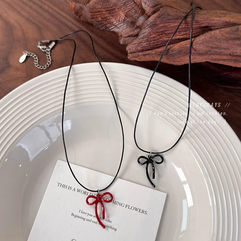 Premium Red Bow Choker Necklace for Women Elegant Winter Collarbone Chain Versatile Lightweight Daily Fashion Jewelry Accessory