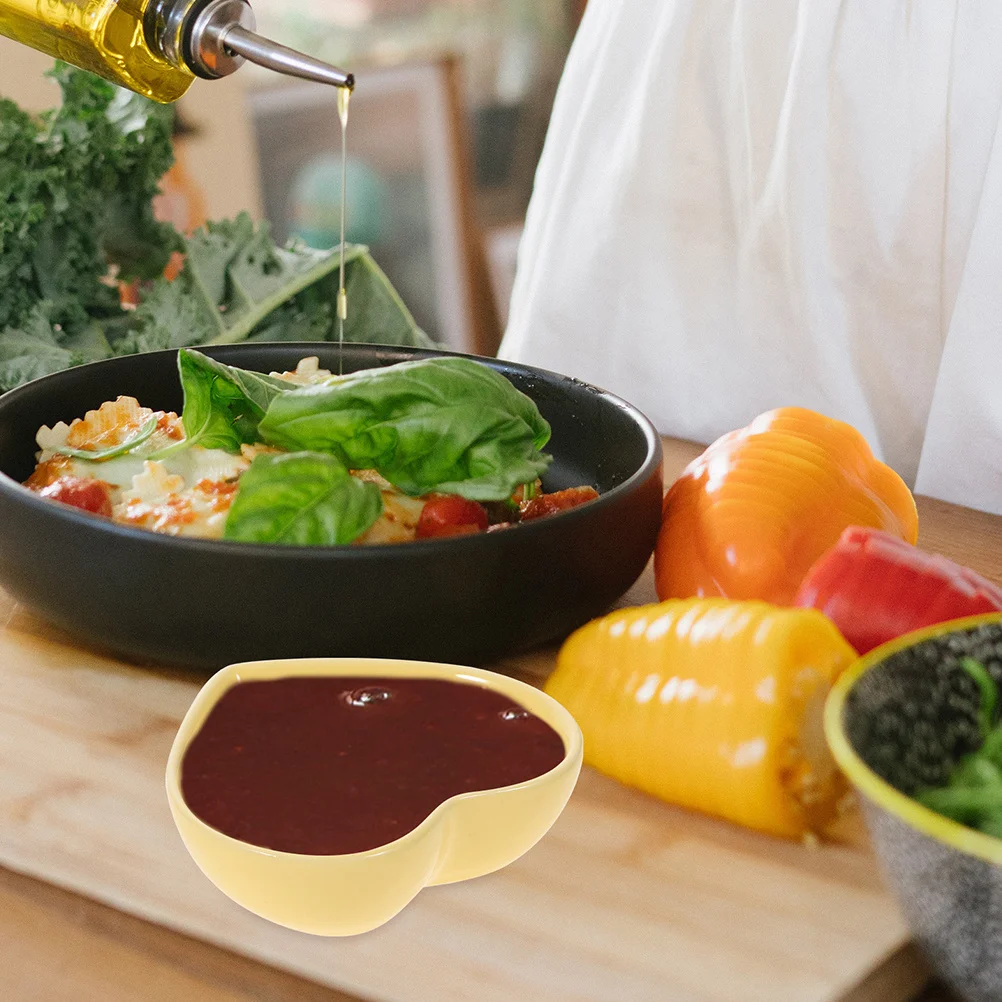 

6Pcs Heart Shape Seasoning Dishes Ceramic Dipping Bowls Small Soy Sauce Containers Practical Cute Tableware Dipping Bowls