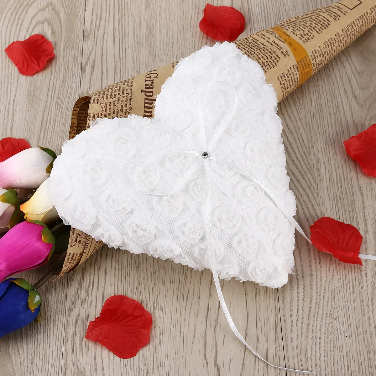 

Подушка для обручальных колец в форме сердца, белая, из атласа с кружевом и цветами, свадебная подушка-карман 15x17 см, декор для церемонии, подушка для колец на свадьбу