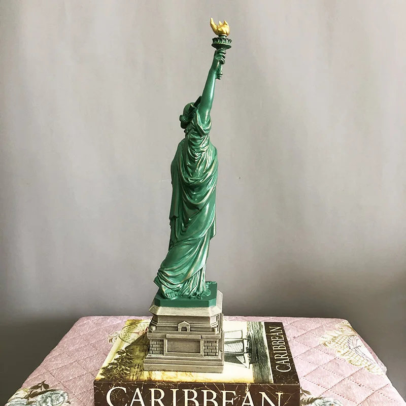 Resin Statue of Liberty New York USA Landmark Building Tourist Souvenir Home Office Desk Decoration Furnishing Gifts 23 27 39cm