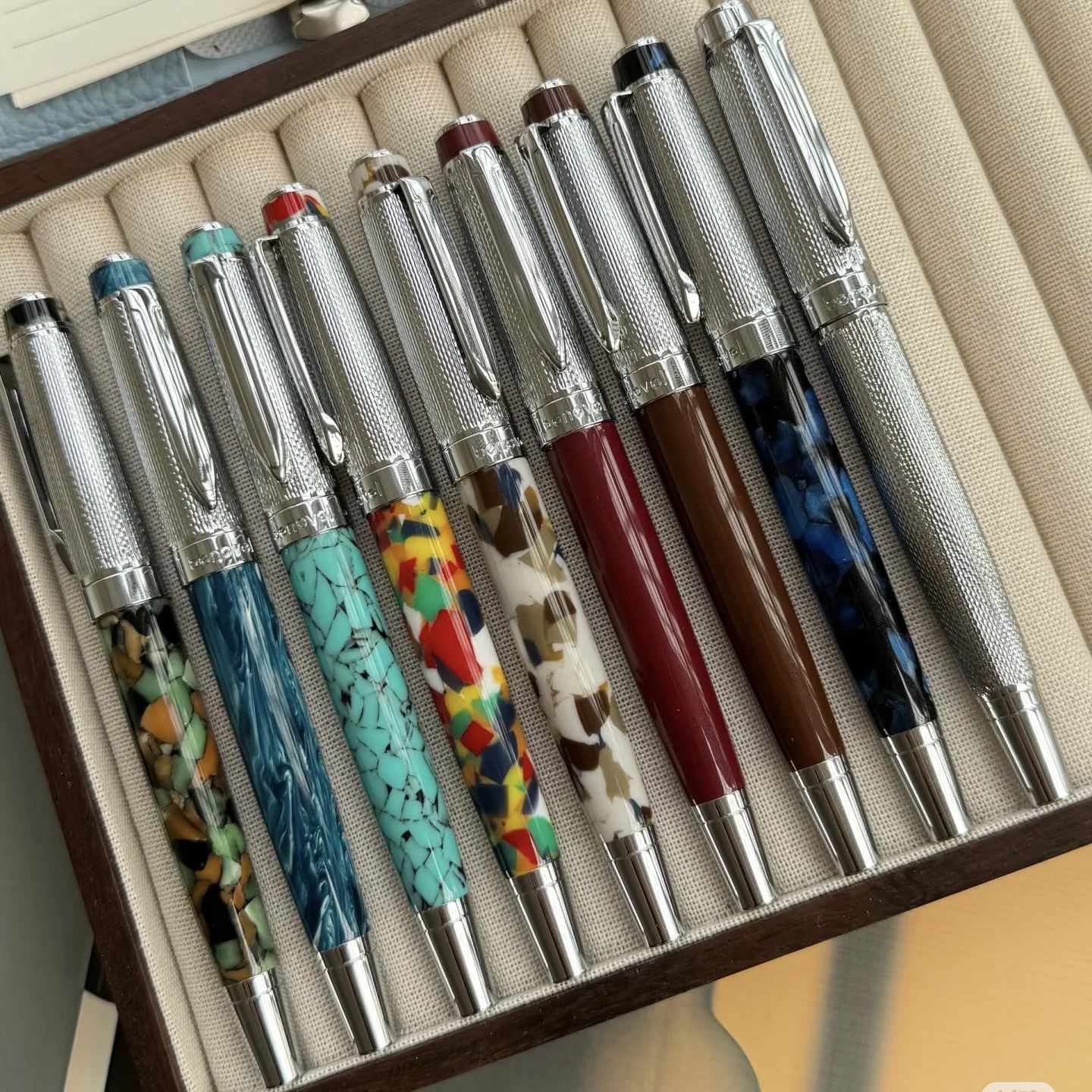 جميل Benovel قلم حبر معدن إيريديوم الذهب اليد مصقول F 0.5 مللي متر بنك الاستثمار القومي قلم الخط Mb اللوازم المكتبية الفاخرة أقلام الكتابة