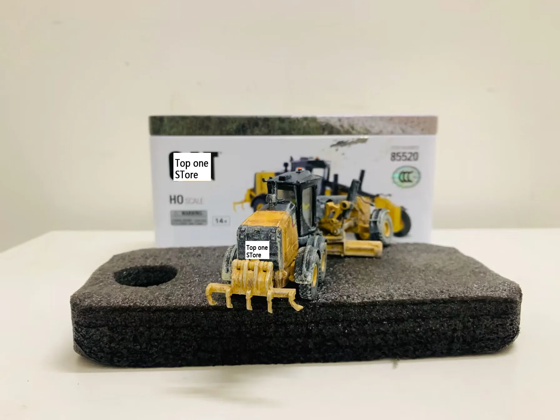 12M3 Motor Grader 1/87 Ho Scale Metal Model Muddy Edition von DieCast Masters 85520, neue Originalverpackung