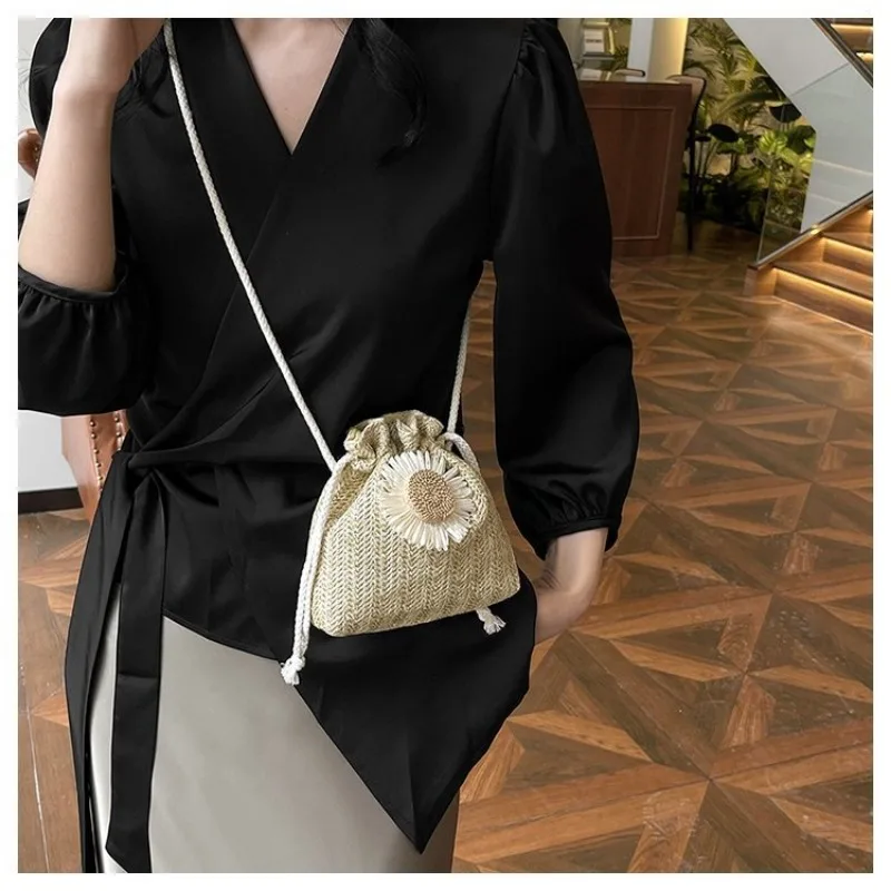 Hot Sale Rattan Woven Women Straw Bag Handbag Knit Summer Beach Woman Shoulder Messenger Khaki Beige Bags Fashion Creative