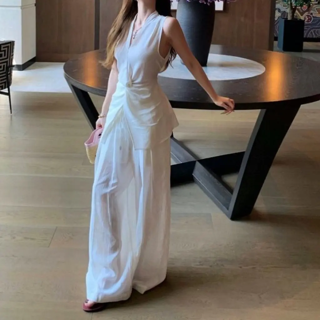 

White V-Neck Slim Fit Sleeveless Vest And Wide-Leg Pants Women's Two-Piece Set Casual Summer Lazy Suit