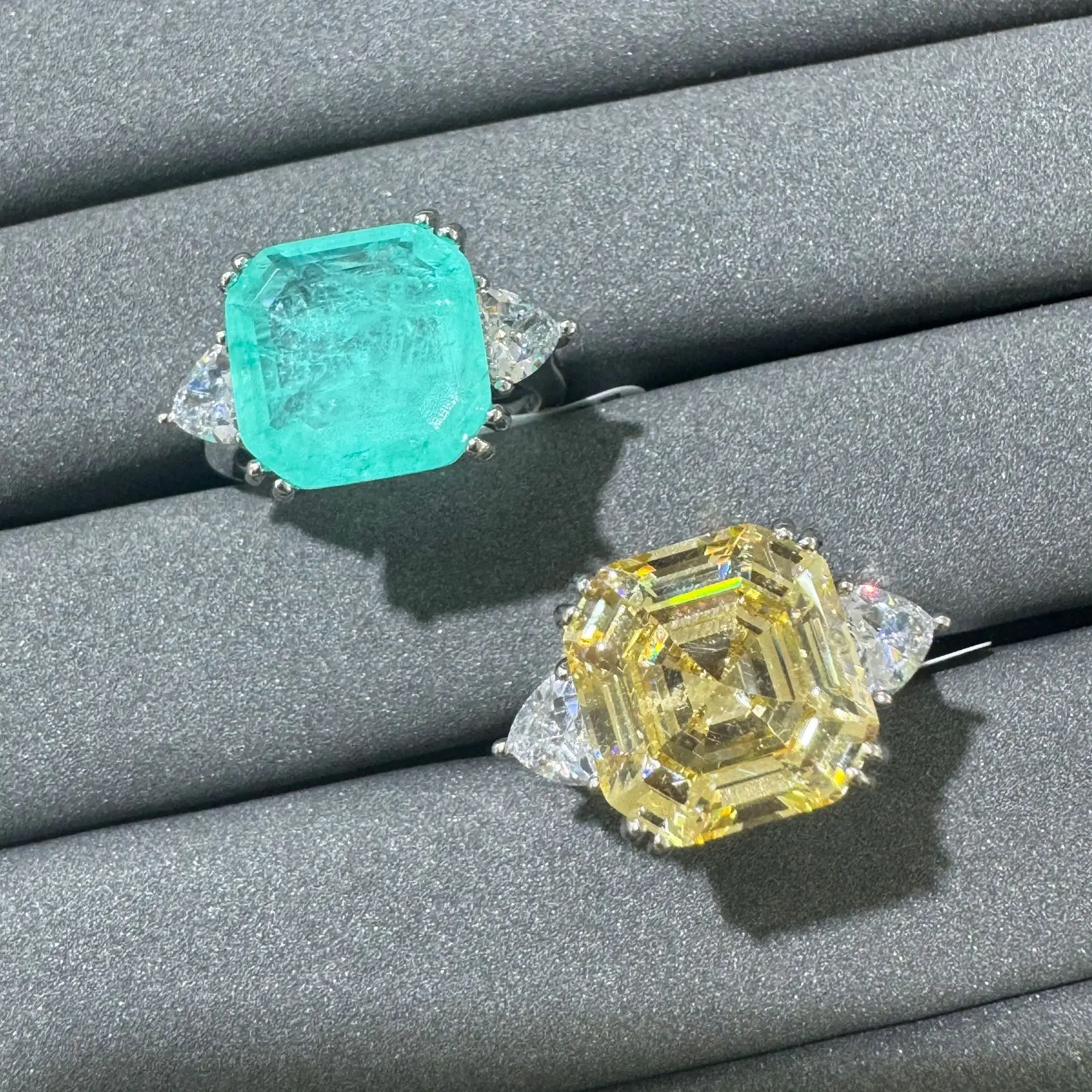 

Women's Vintage Copper Base Gold-plated Emerald and Red Ruby Square 12*12 Vintage Ring