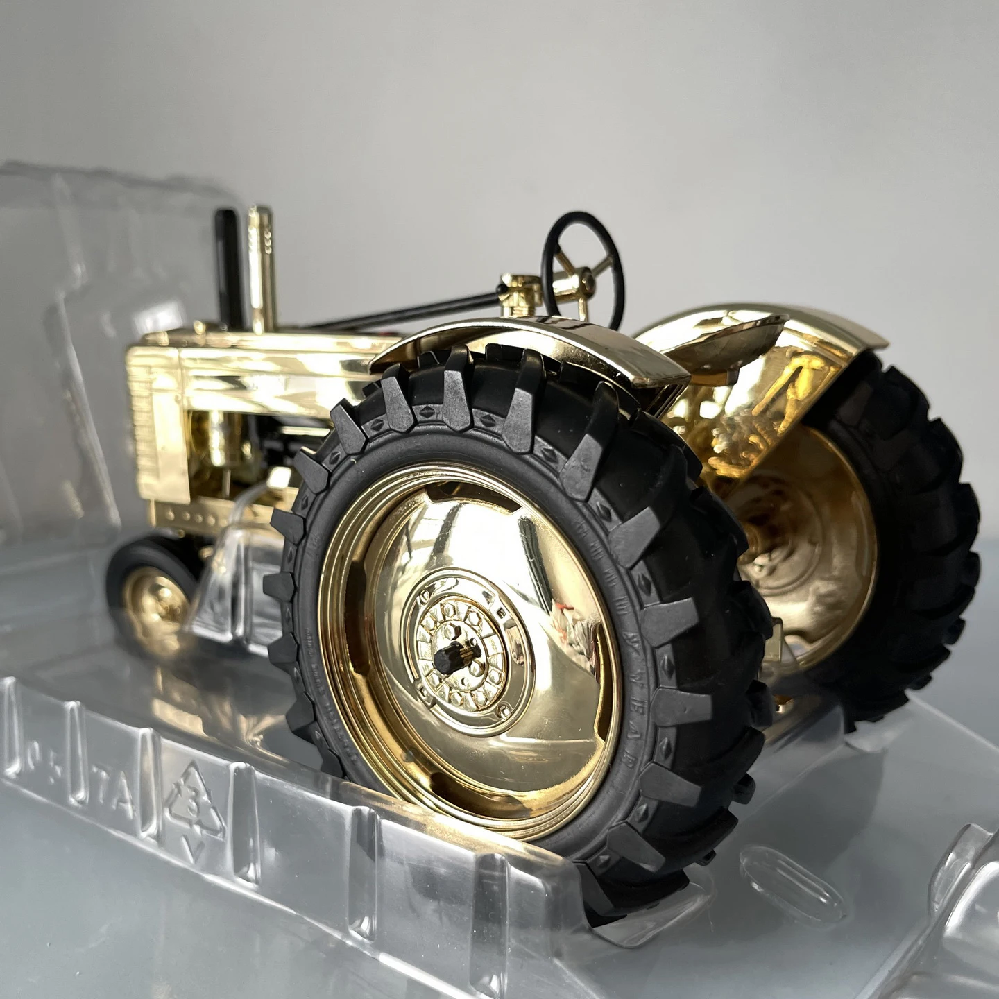 Model A Micromodel,Electroplated tractor Metal model,Desktop Decoration, Die-cast Alloy Micromodel, 75th,Adult Gift,gold,1:18