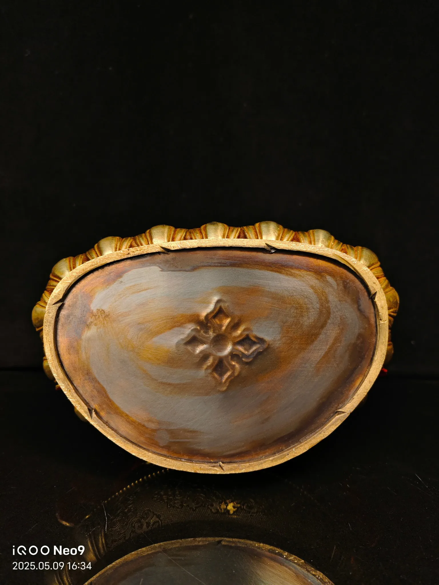 

13"Xizang Folk Collection Old Bronze Gilded Painted Face Mosaic Gem Vajradhara Sitting Buddha Lotus Platform Worship Hall