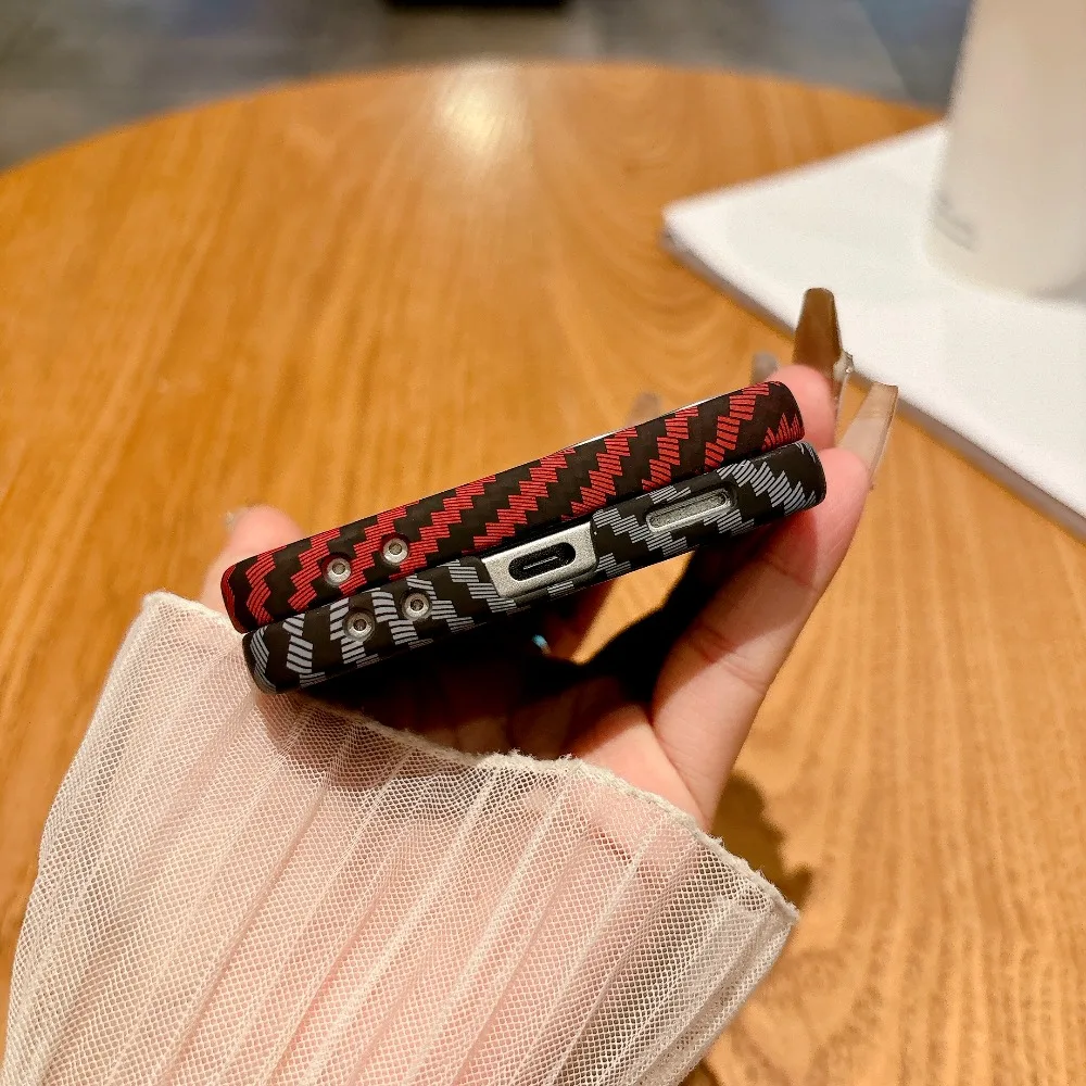 Роскошные чехлы для телефонов с кевларовой текстурой из углеродного волокна для Samsung Galaxy Z Flip 7, 6, 5, 4, 3, приятный для кожи защитный чехол от отпечатков пальцев