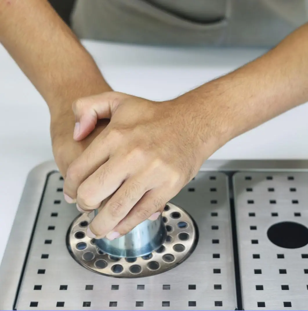 

Commercial Stainless Steel Glass Rinser, 4.5" Grid, Chrome Plated Brass Shank