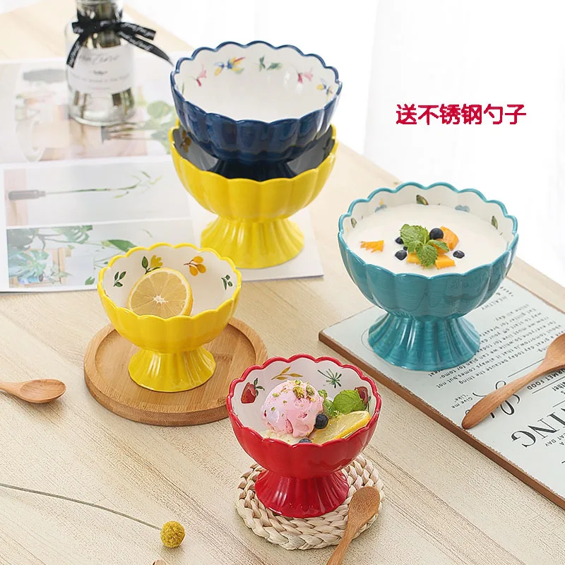 

New Japanese strawberry ice cream sand ice continuous ice dessert ceramic bowl creative lovely fresh yogurt dessert bowl