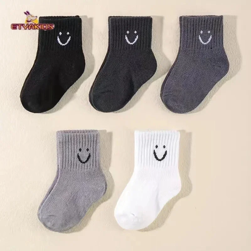 5 par ślicznych Kawaii Smiling Baby Soft Socks Antypoślizgowe skarpetki podłogowe dla niemowląt Dziewczynka Chłopiec Ciepłe antypoślizgowe skarpetki podłogowe 0-5T