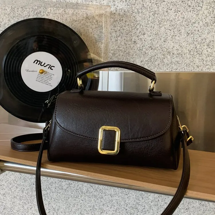 

2026 New High-end Fashion Design Shoulder Bag Women's Underarm Bag Retro Niche Personalized Portable Messenger Bag