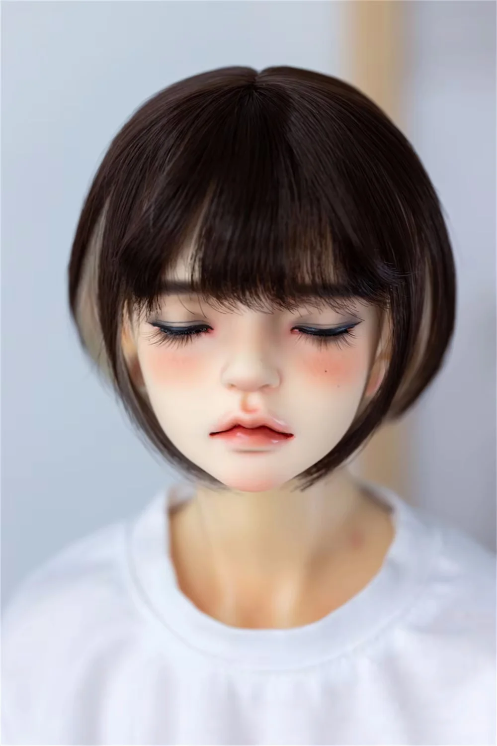 

Парик куклы BJD 1/3 для маленьких девочек, высокотемпературный шелк, крутой мелированный, синий, зеленый, короткие прямые волосы, повседневные аксессуары для кукол