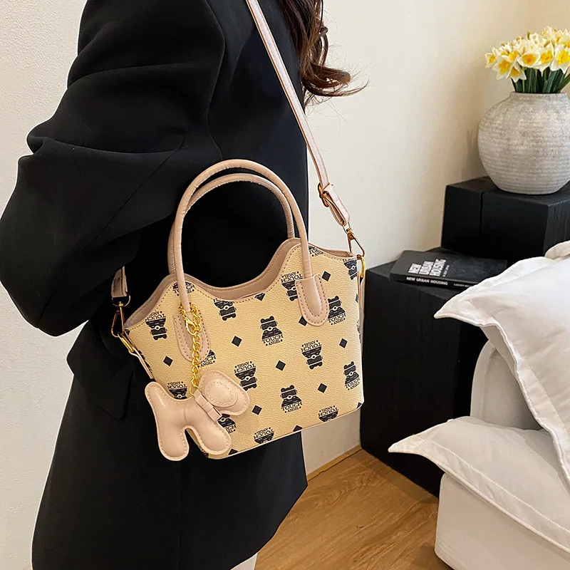 

2025 Commuter Bucket Crossbody Bag for Women Minimalist Shoulder Handheld Purse Fashionable Handbag