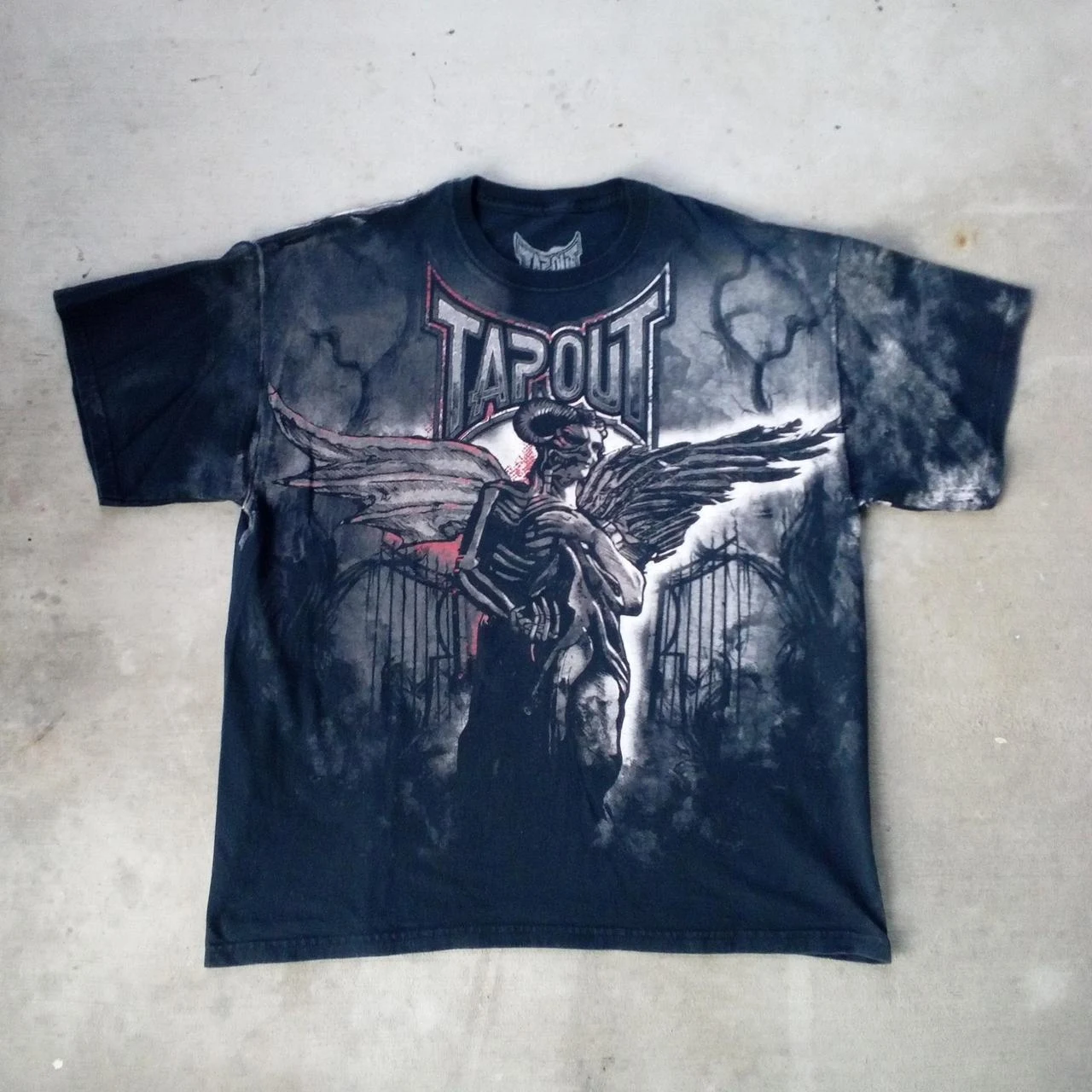 

Vintage 2000s tapout aop t-shirt